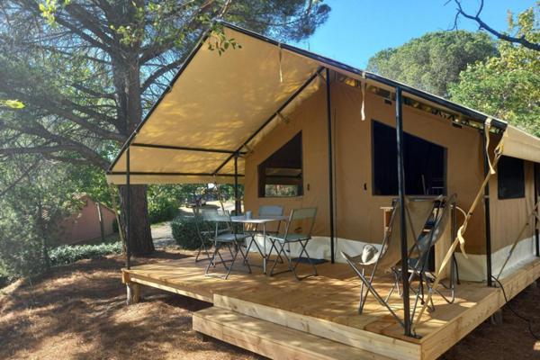 Onlycamp Le Pont Romain Yvré-lʼÉvêque Exterior foto