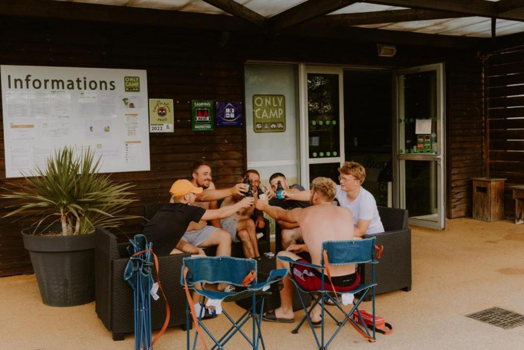 Onlycamp Le Pont Romain Yvré-lʼÉvêque Exterior foto